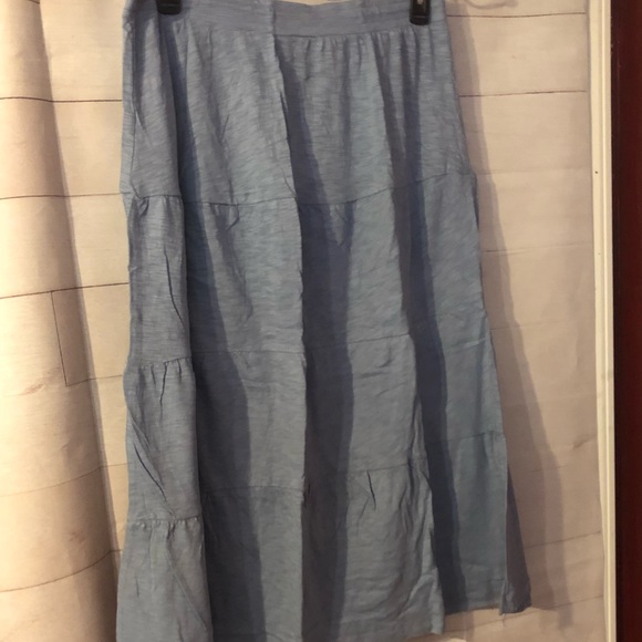 Avenue Dresses & Skirts - Avenue skirt 18/20 light blue